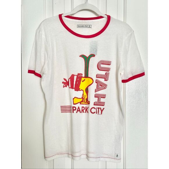 Abercrombie and Fitch Woodstock from the peanuts Park city ski time T-shirt size - Picture 8 of 8